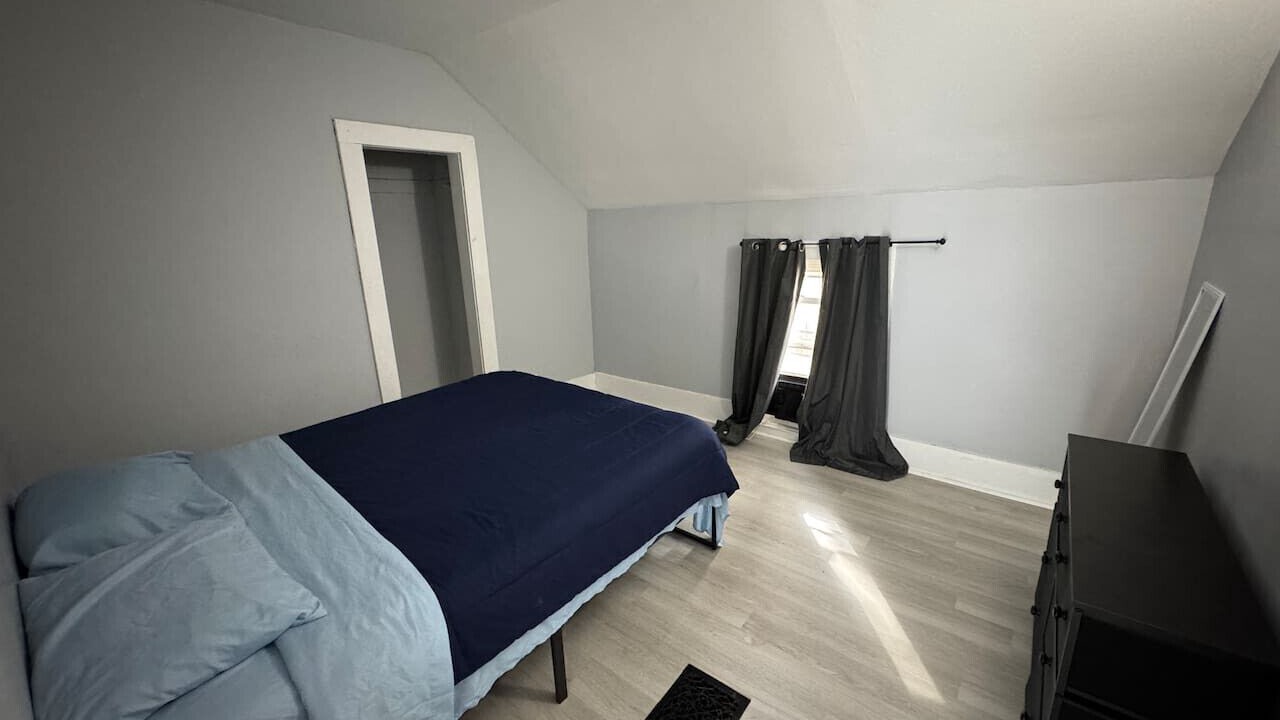 Photo of Bedroom in Lakefront