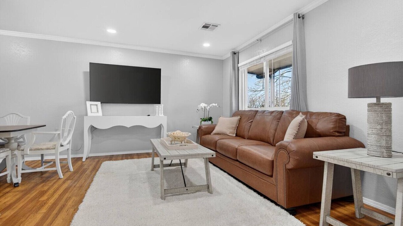Photo of Livingroom in Bartlesville