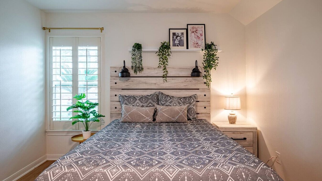 Photo of Bedroom in Nassau Bay