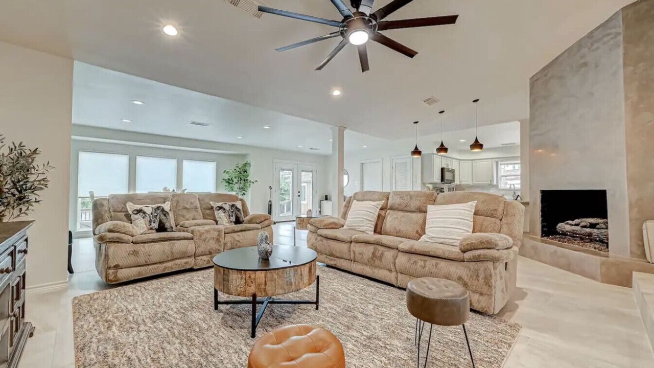 Photo of Livingroom in Nassau Bay