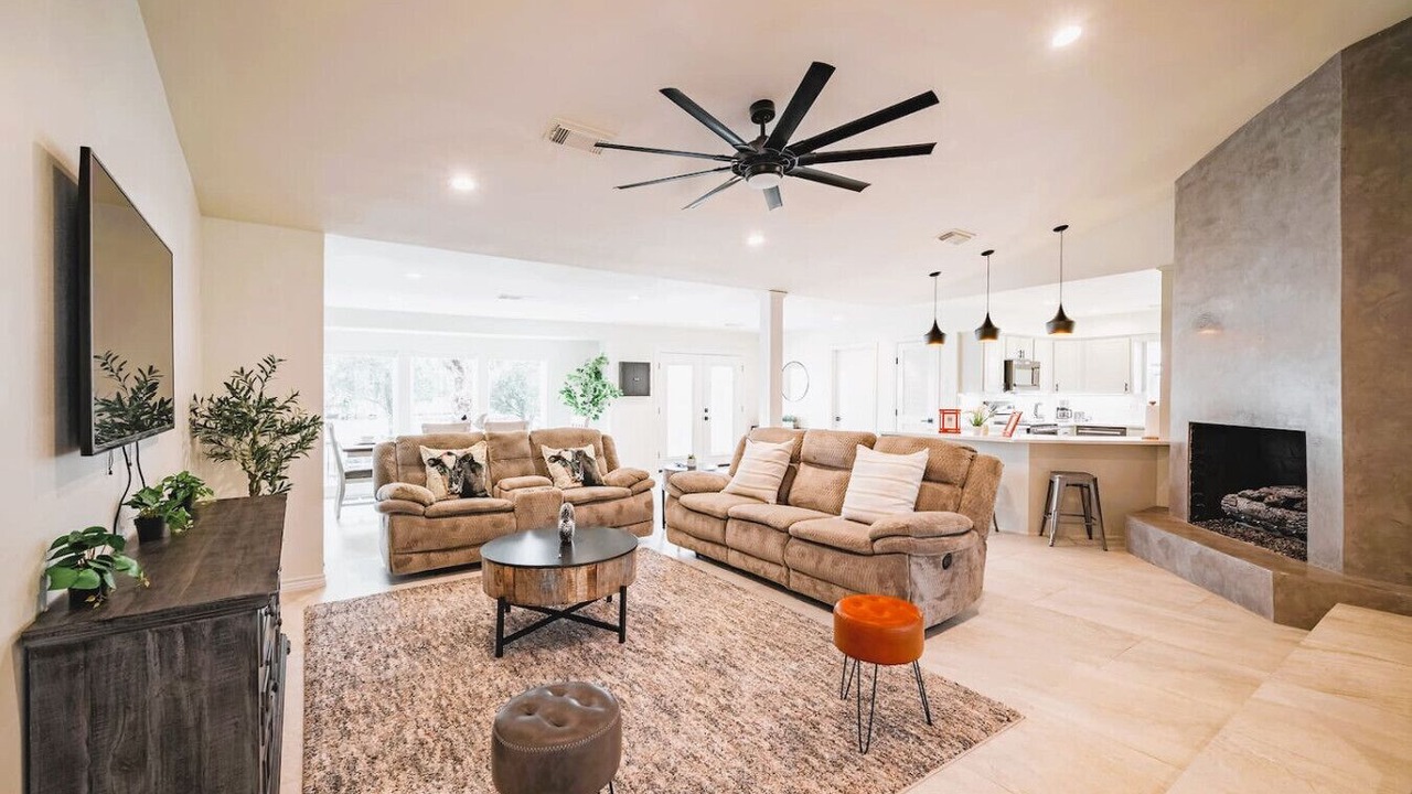 Photo of Livingroom in Nassau Bay