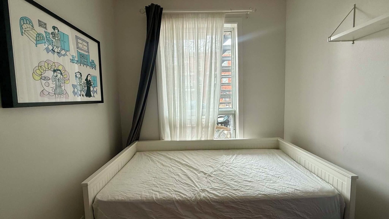 Photo of Bedroom in La Petite-Patrie