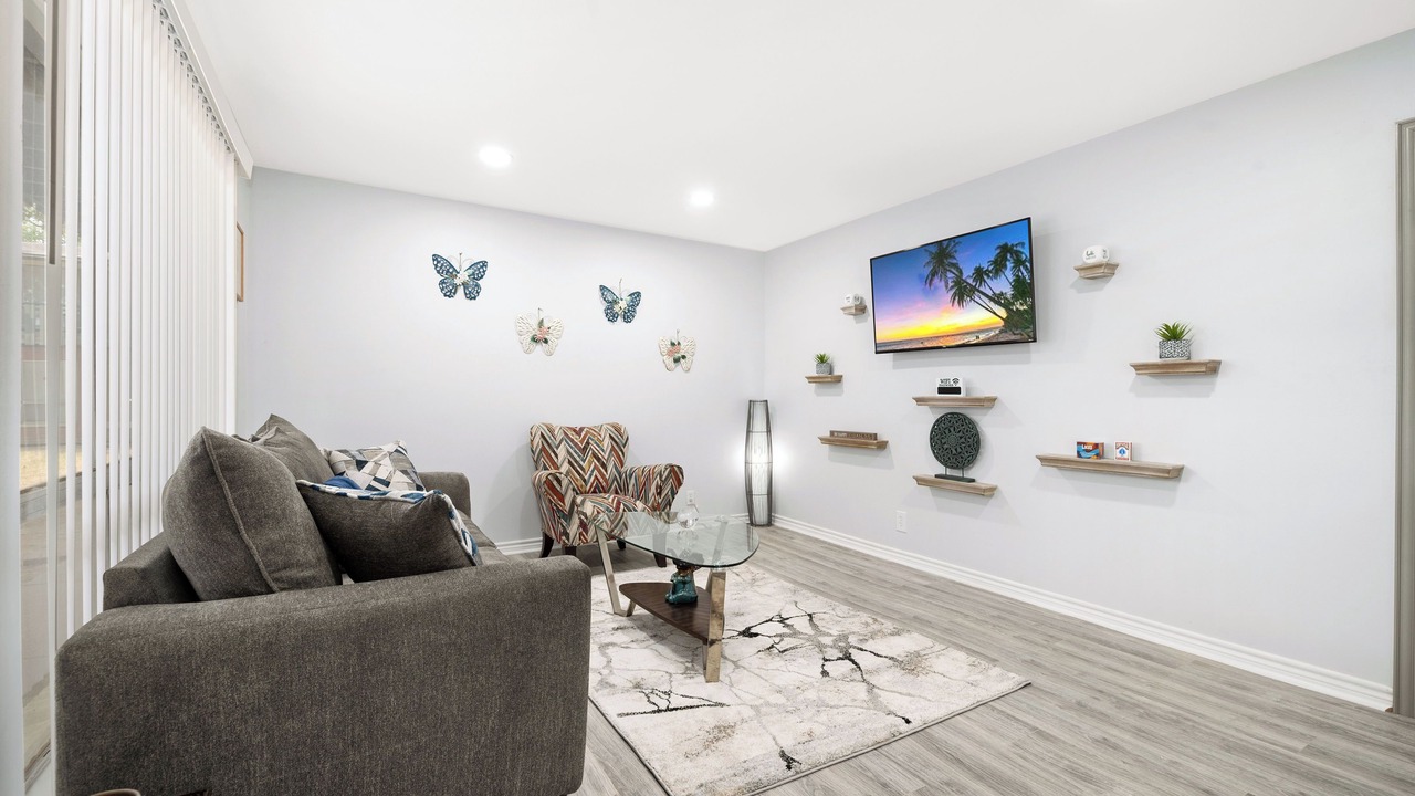Photo of Livingroom in Junius Heights