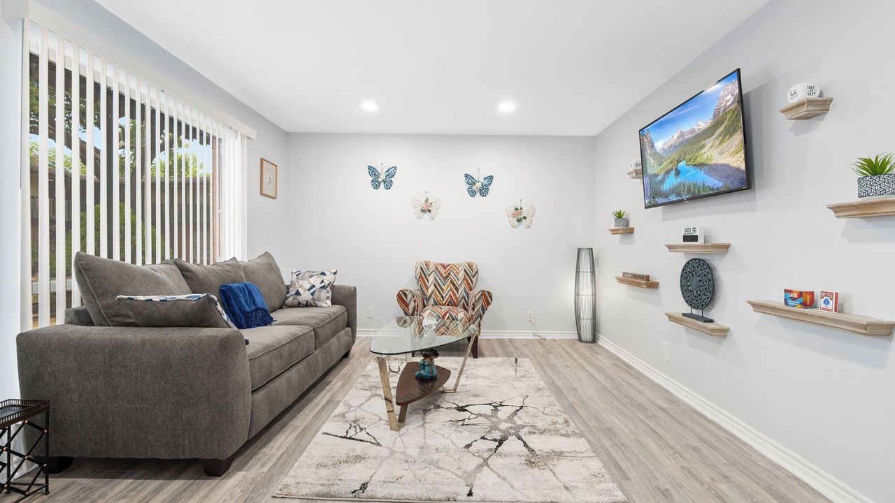 Photo of Livingroom in Junius Heights