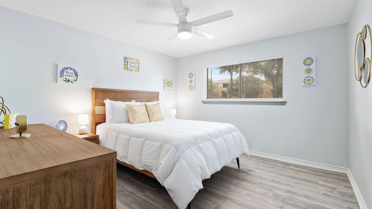 Photo of Bedroom in Junius Heights
