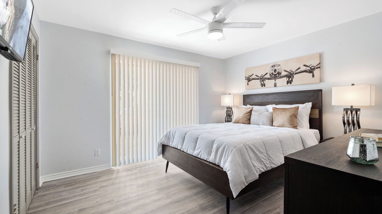 Photo of Bedroom in Junius Heights