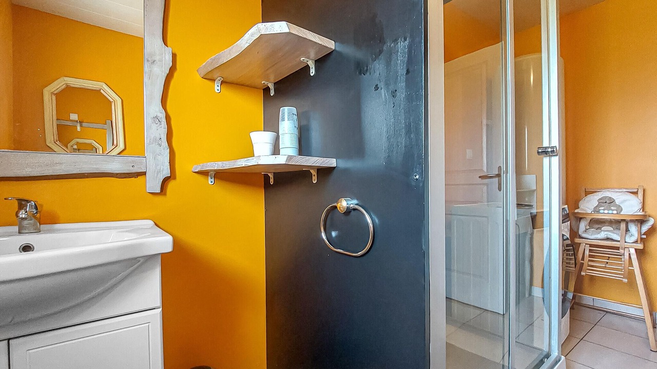 Photo of Bathroom in Saigneville