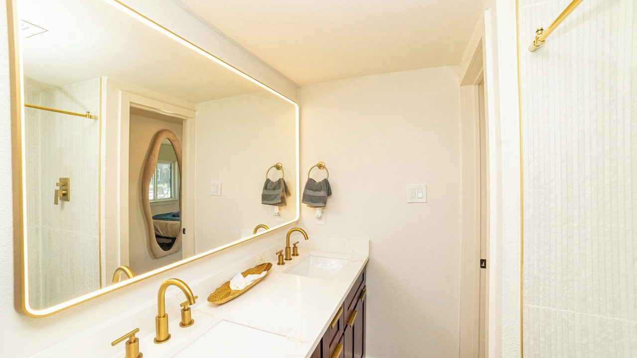 Photo of Bathroom in Navarro County