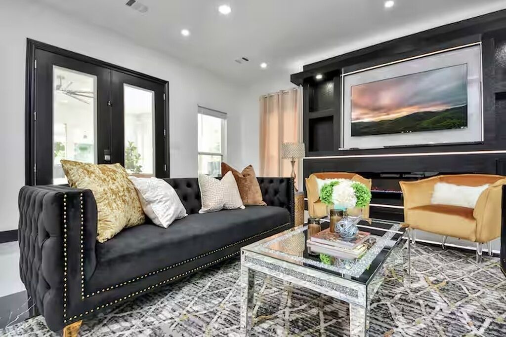 Photo of Livingroom in Northside