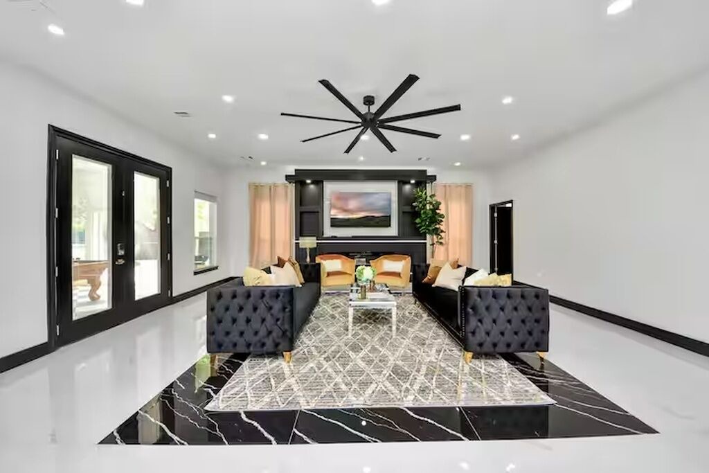 Photo of Livingroom in Northside