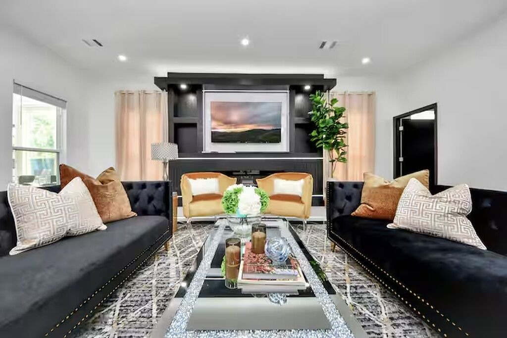 Photo of Livingroom in Northside
