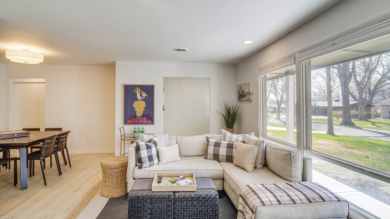 Photo of Livingroom in Prairie Village