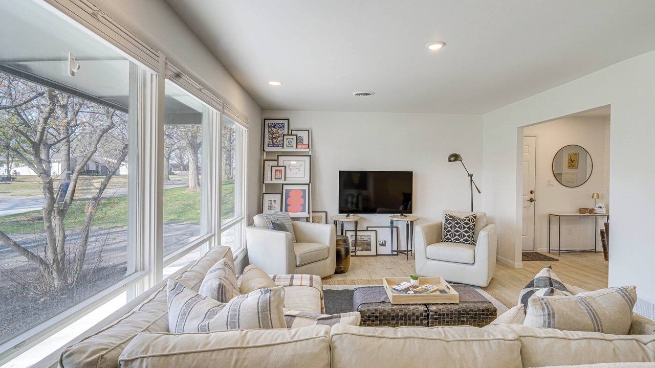 Photo of Livingroom in Prairie Village
