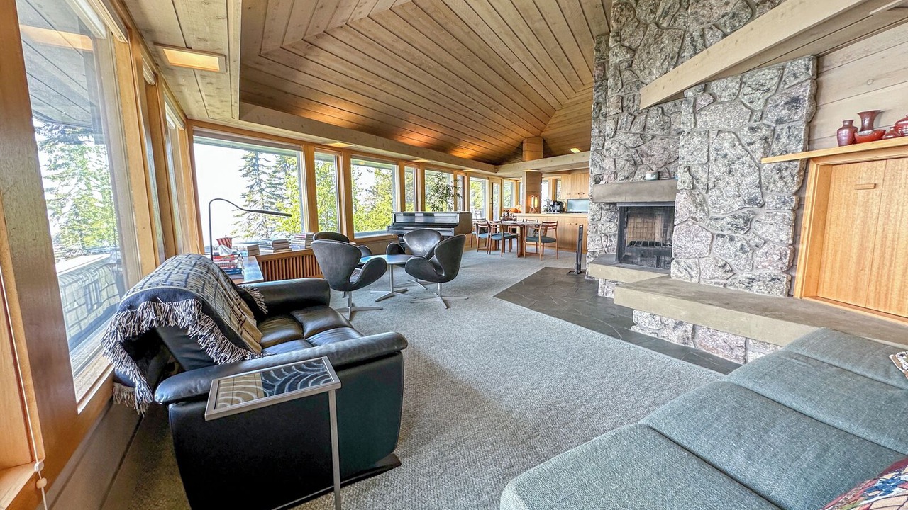 Photo of Livingroom in Grand Marais