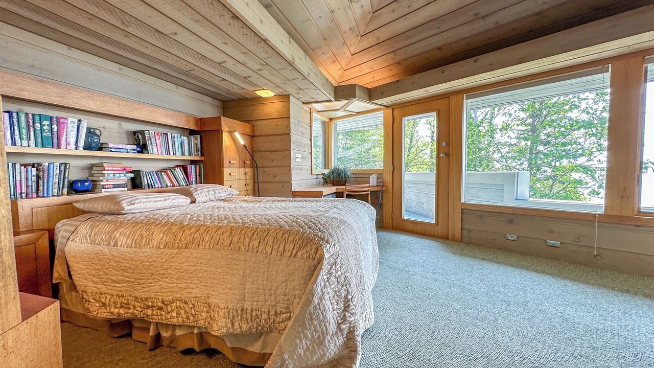 Photo of Bedroom in Grand Marais