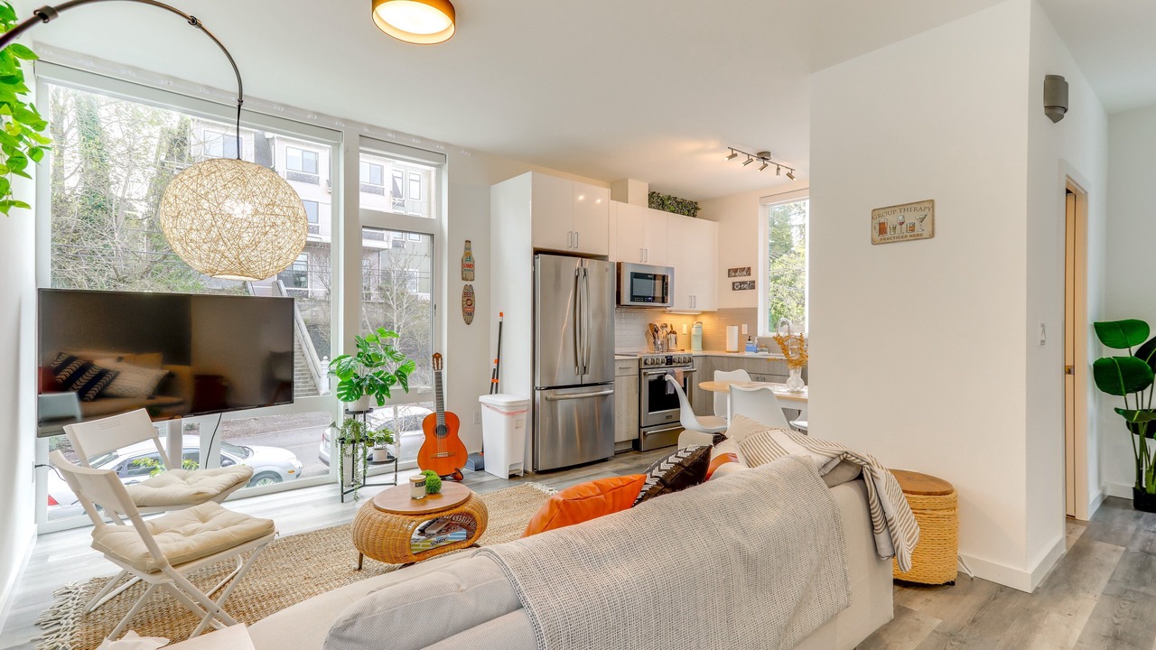 Photo of Livingroom in North Queen Anne