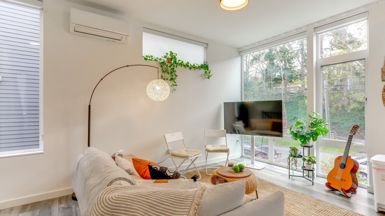 Photo of Livingroom in North Queen Anne