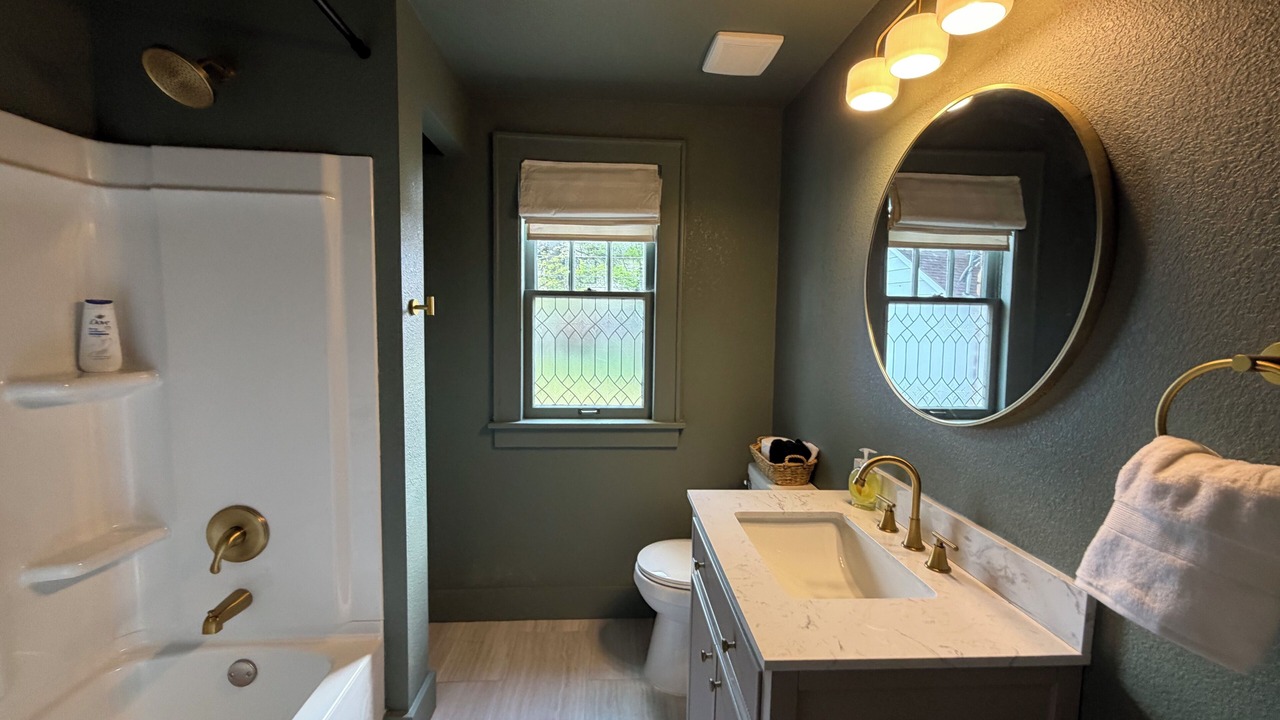 Photo of Bathroom in College Hill