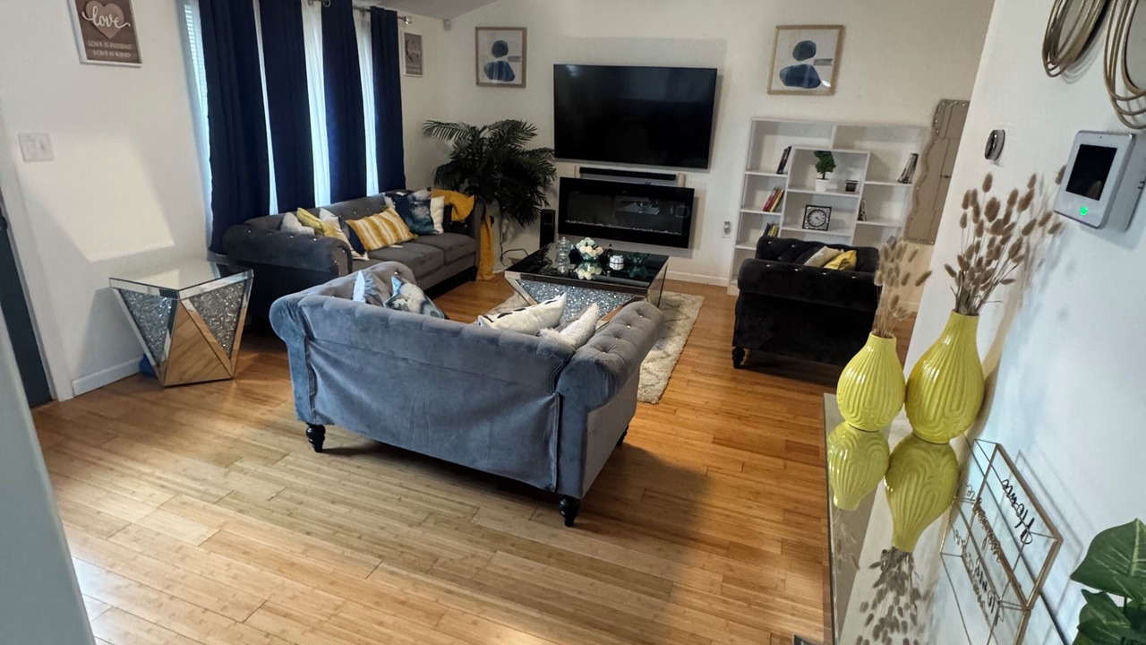 Photo of Livingroom in Central Islip
