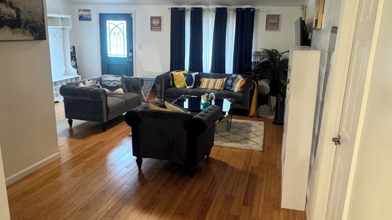 Photo of Livingroom in Central Islip