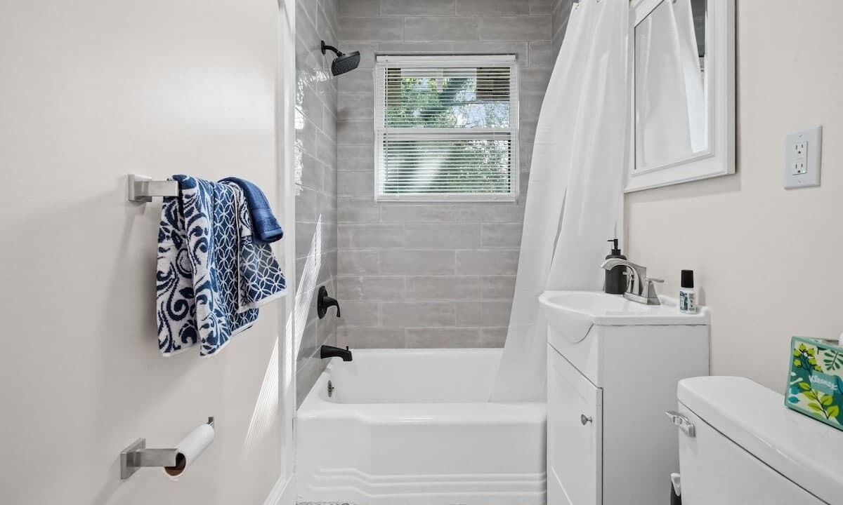 Photo of Bathroom in Enderly Park