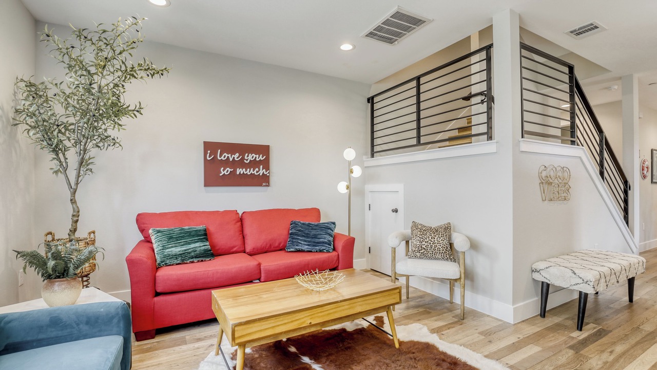 Photo of Livingroom in University Hills and Windsor Park