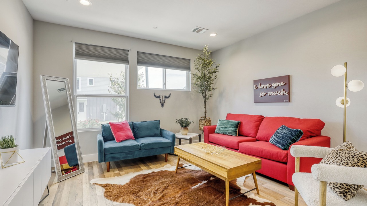 Photo of Livingroom in University Hills and Windsor Park
