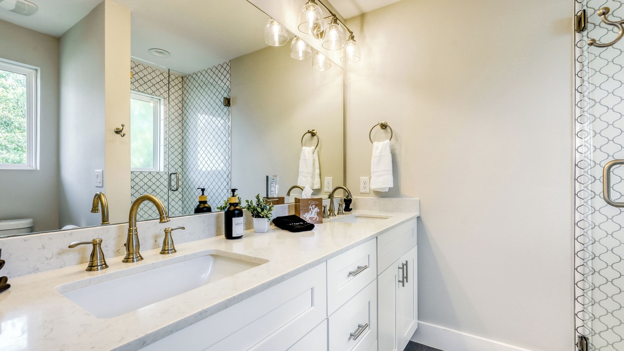 Photo of Bathroom in University Hills and Windsor Park