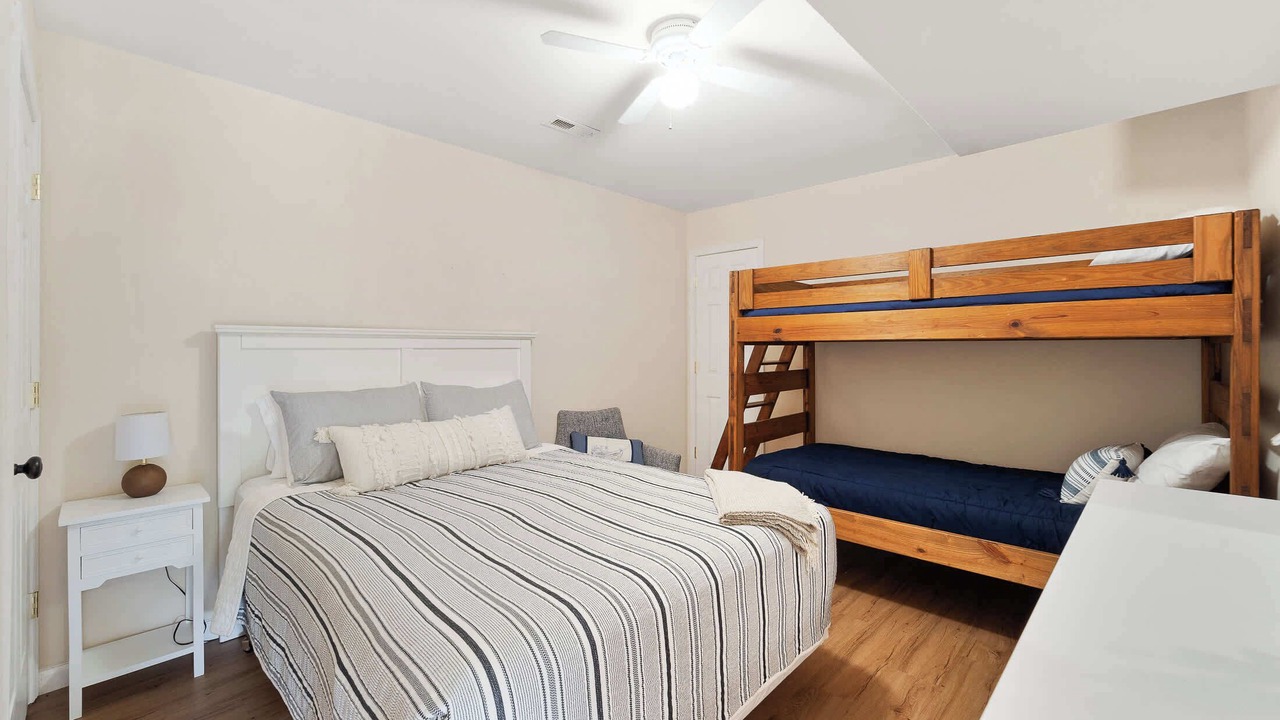 Photo of Bedroom in Linn Creek