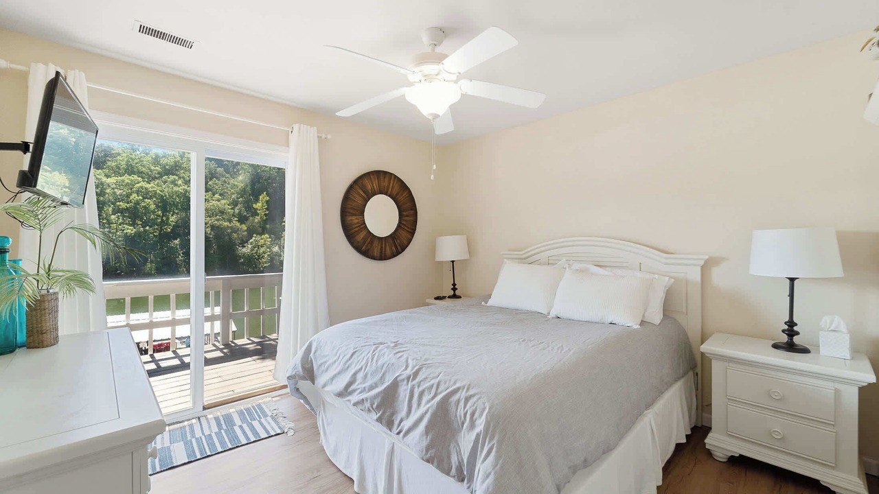 Photo of Bedroom in Linn Creek