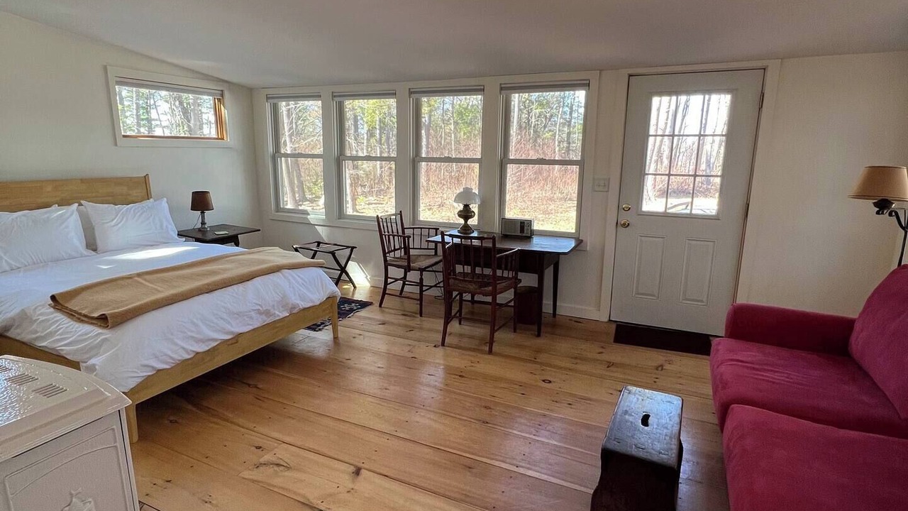 Photo of Bedroom in New Salem