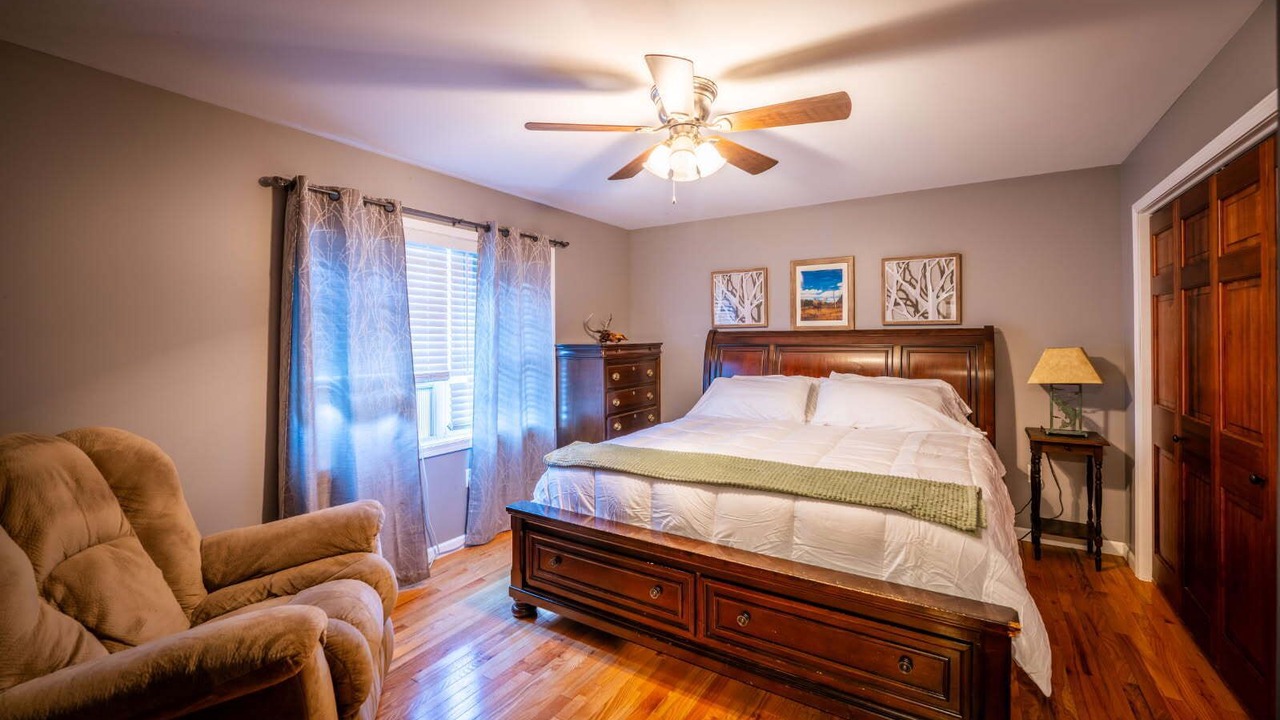 Photo of Bedroom in Salisbury Center