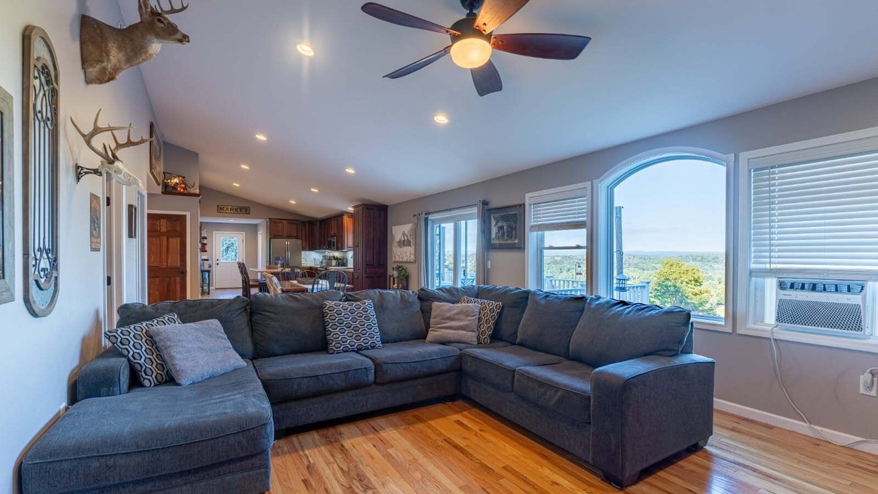 Photo of Livingroom in Salisbury Center