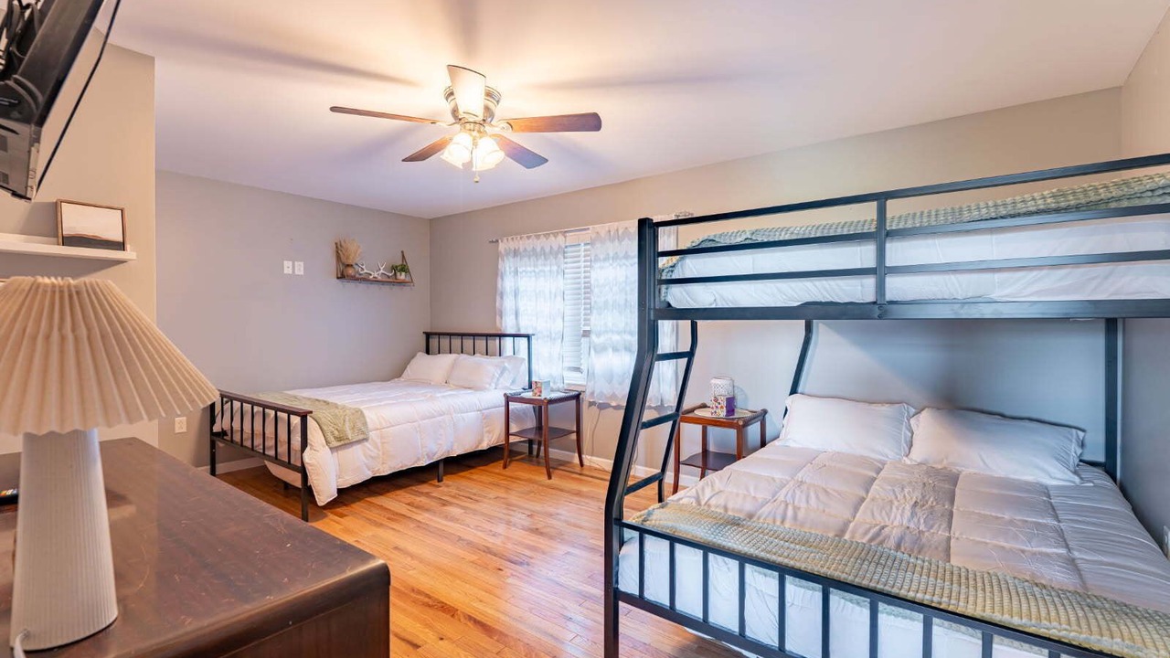 Photo of Bedroom in Salisbury Center