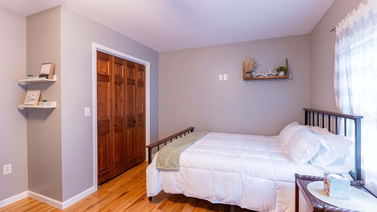 Photo of Bedroom in Salisbury Center