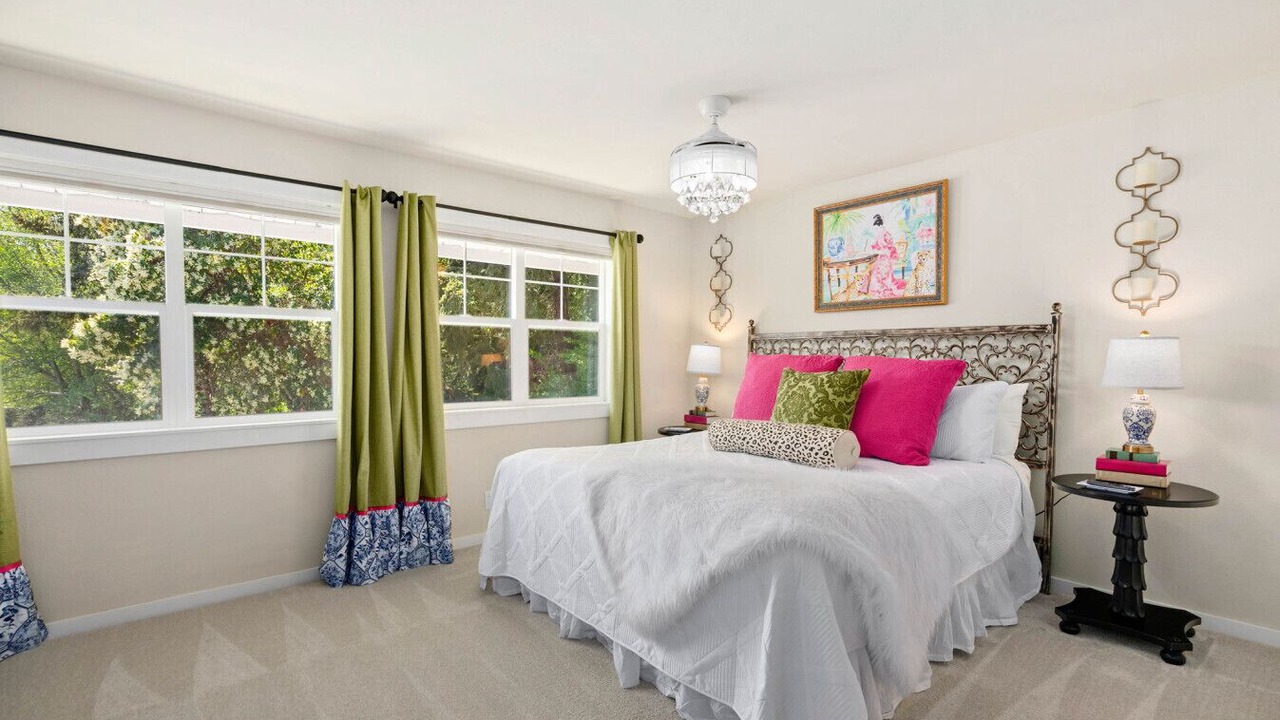 Photo of Bedroom in Rollingbay