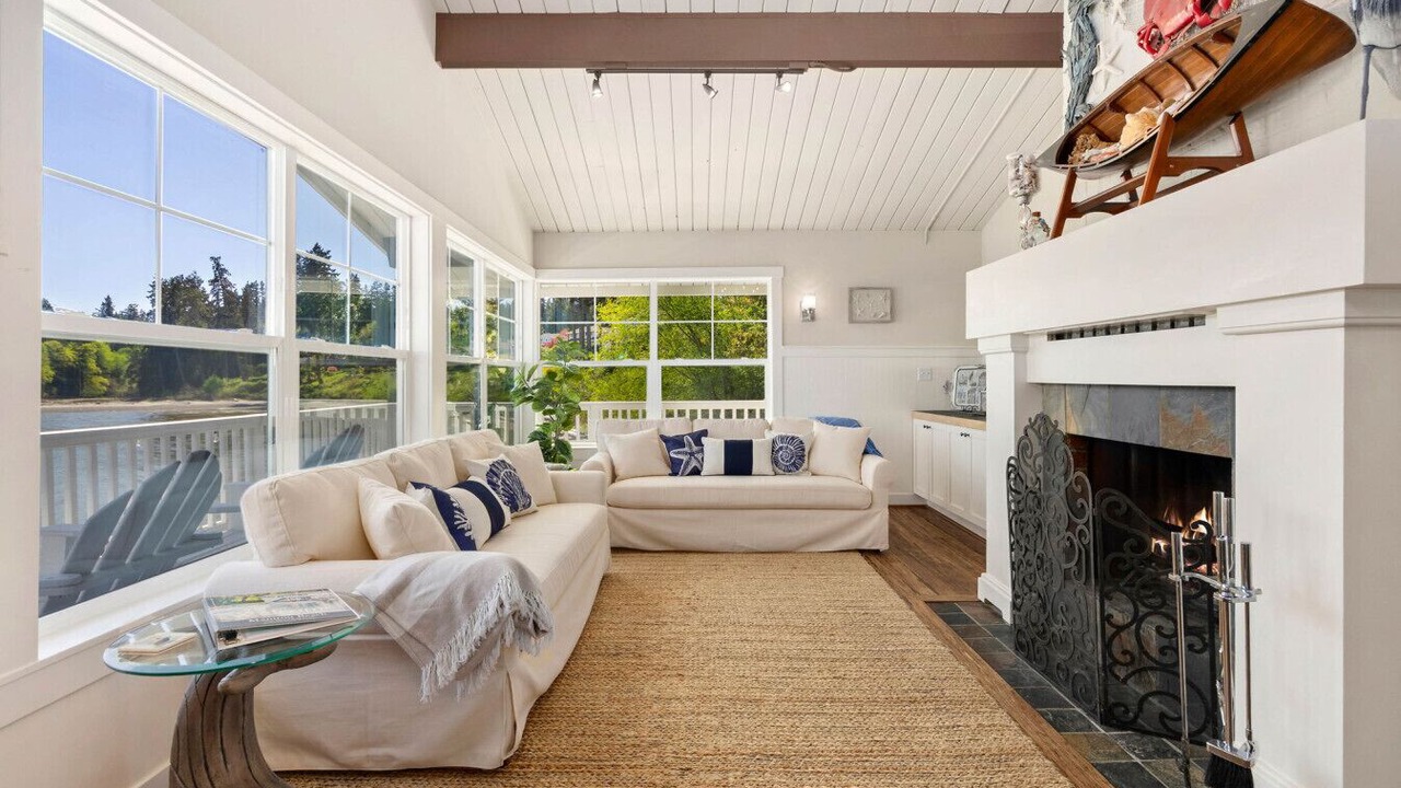 Photo of Livingroom in Rollingbay