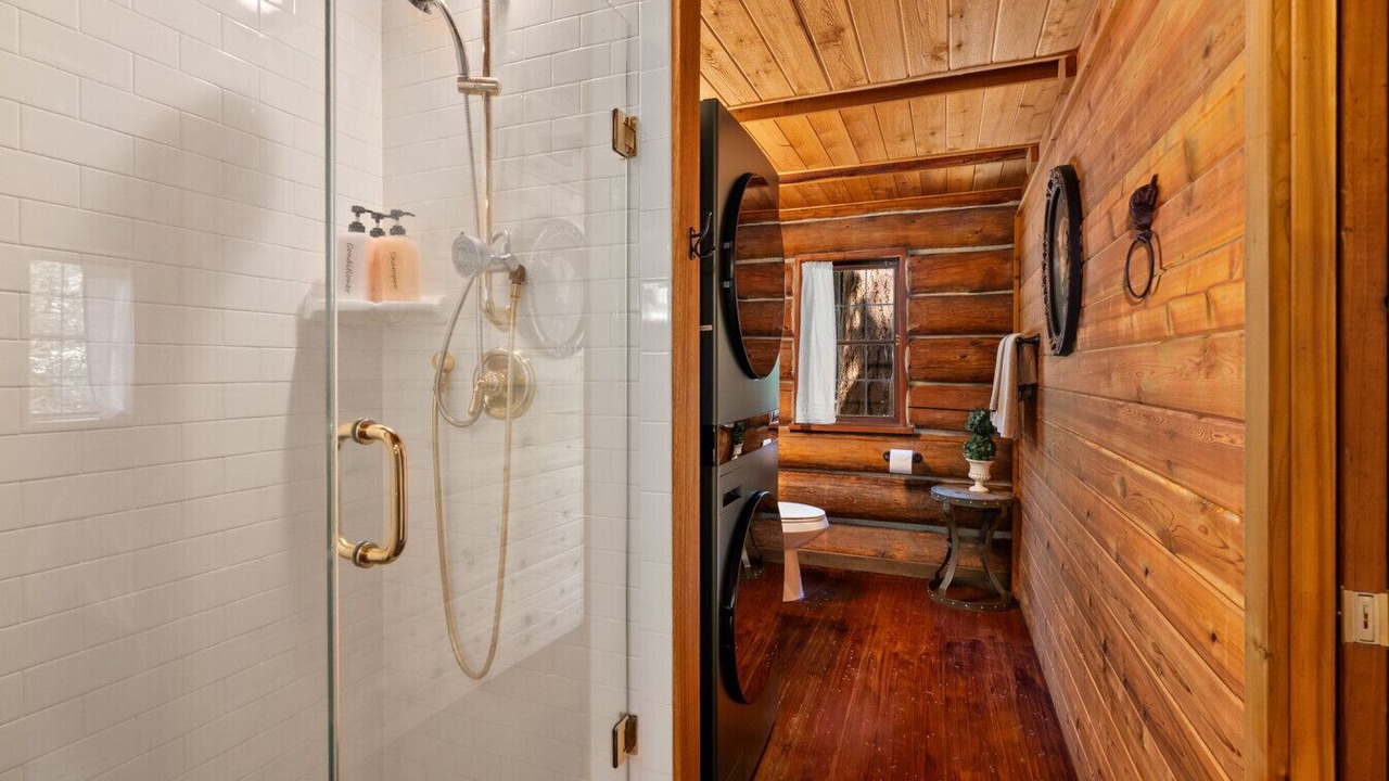 Photo of Bathroom in Rollingbay