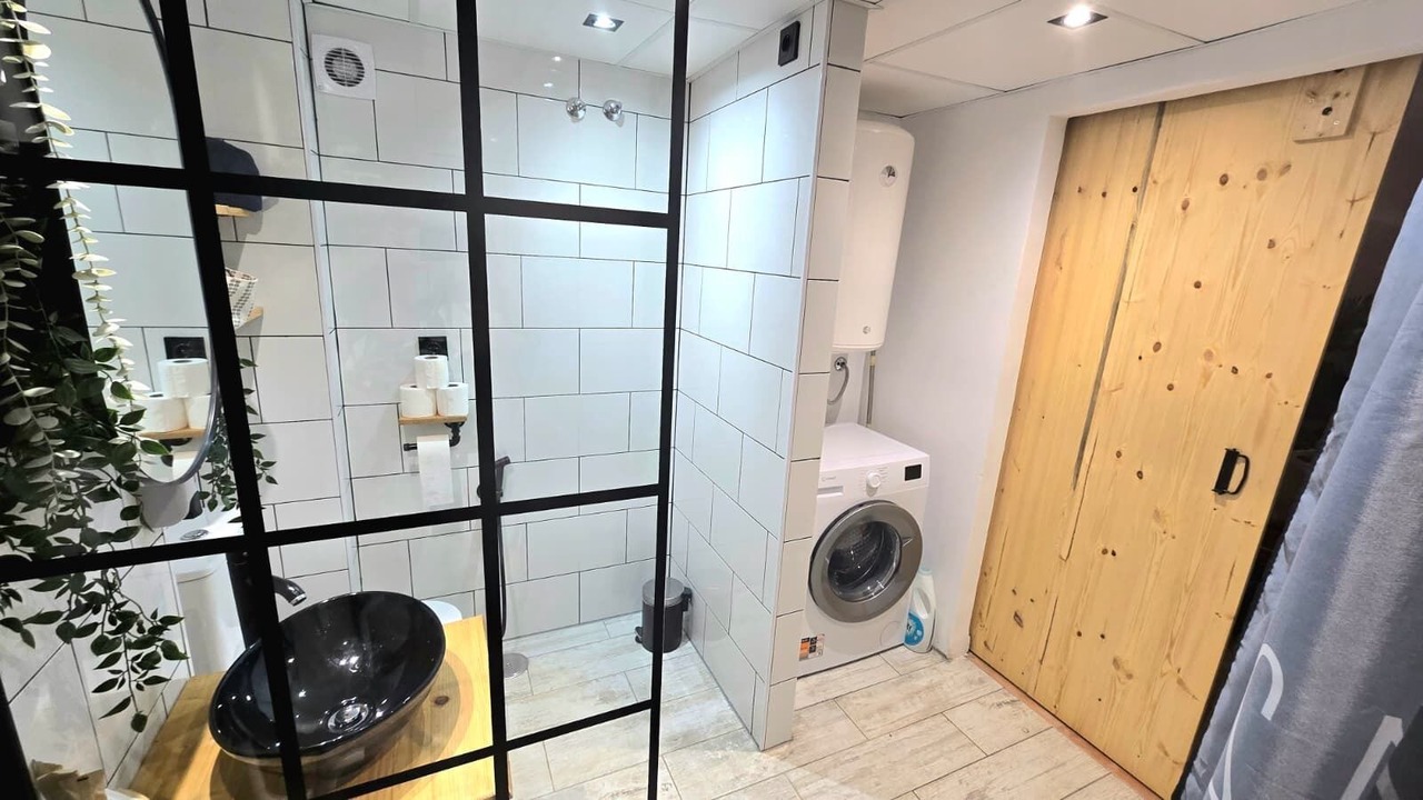 Photo of Bathroom in Los Nietos
