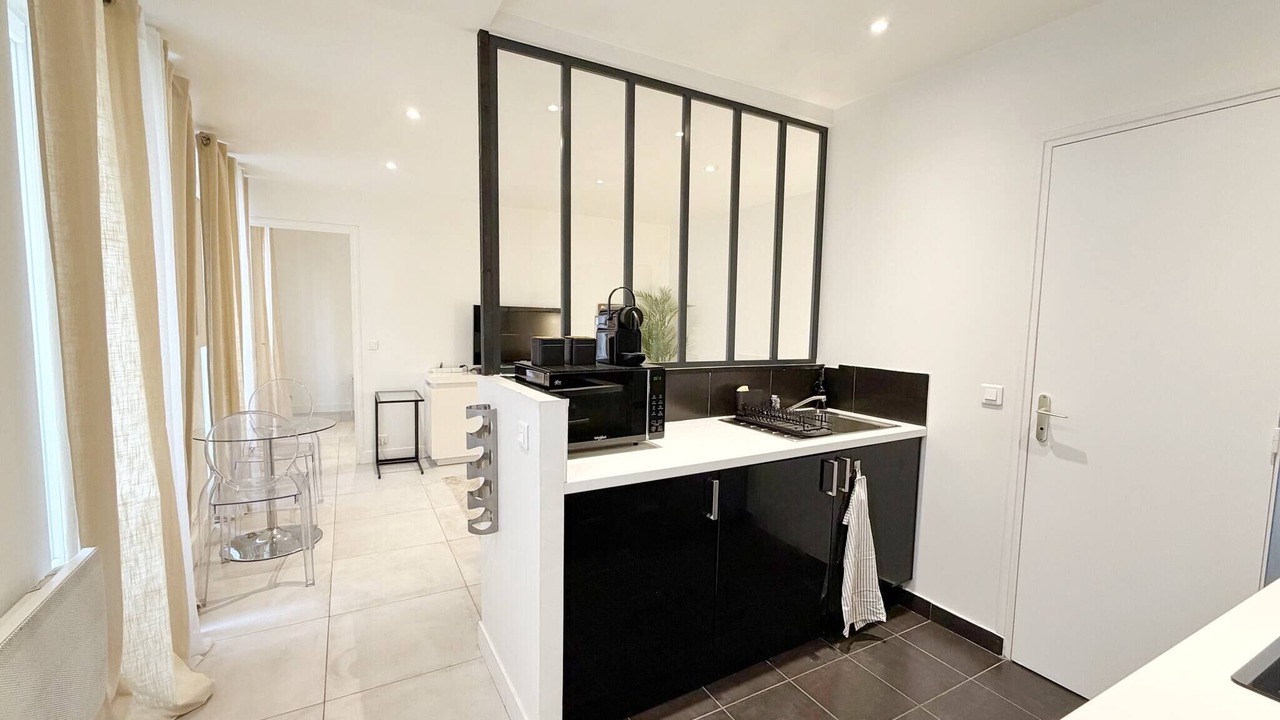 Photo of Kitchen in Quartier de la Folie-Mericourt
