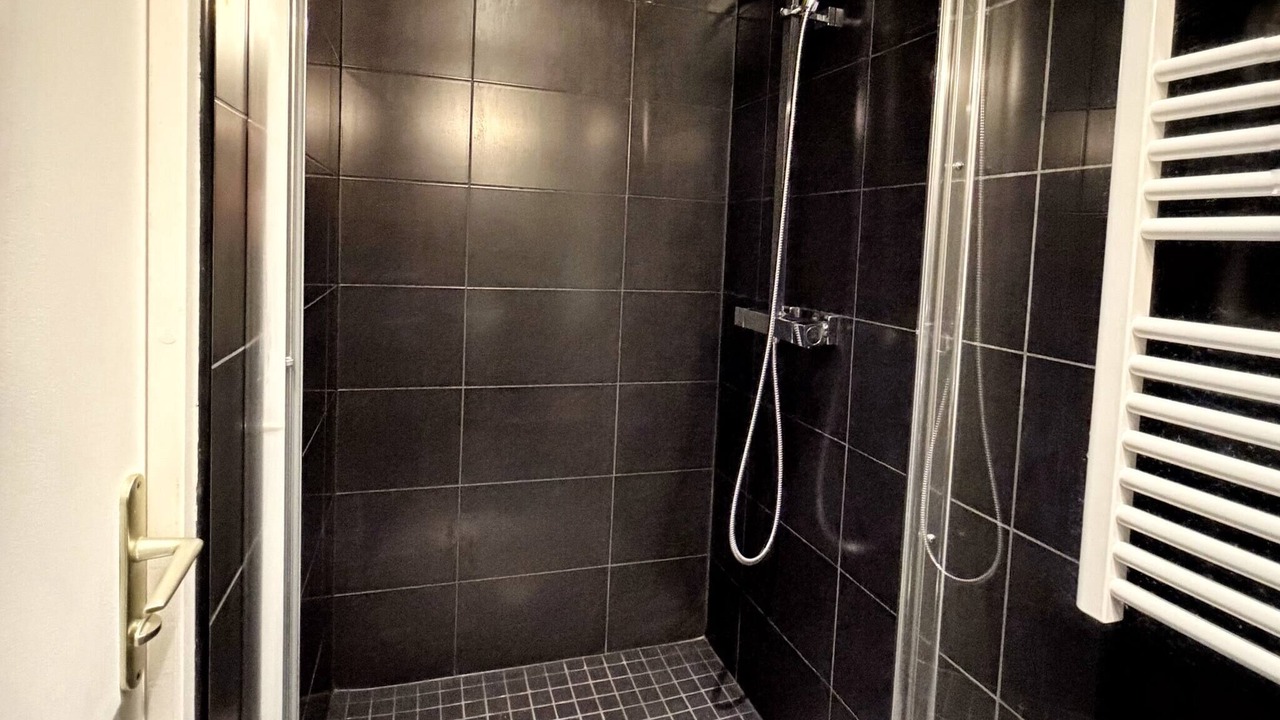 Photo of Bathroom in Quartier de la Folie-Mericourt