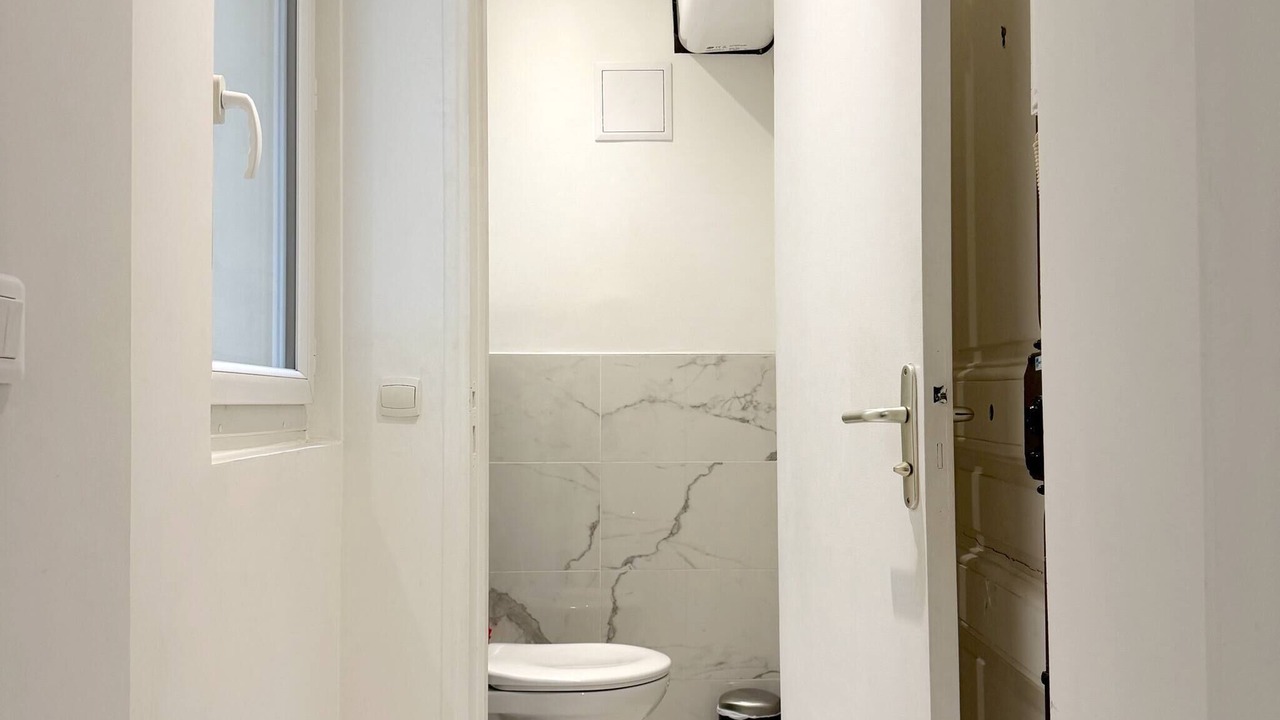 Photo of Bathroom in Quartier de la Folie-Mericourt