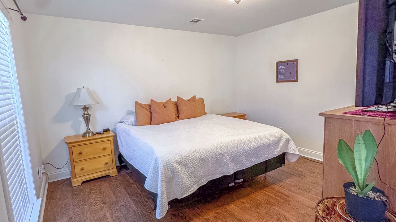 Photo of Bedroom in Myrtle Grove