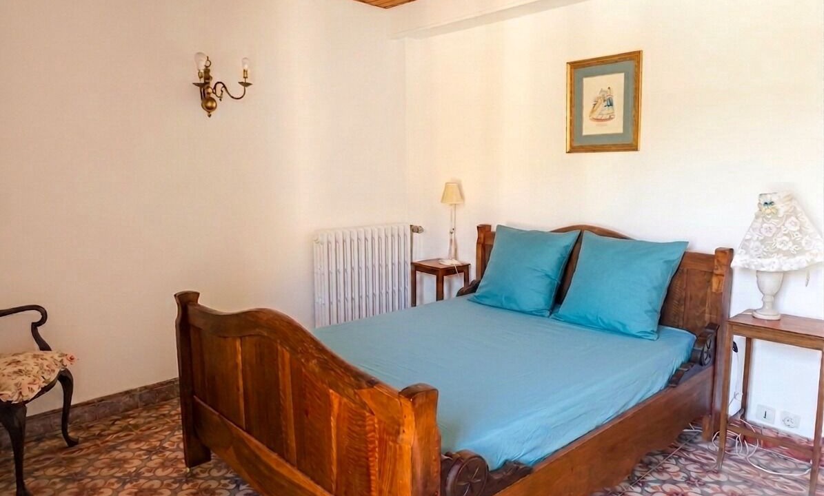 Photo of Bedroom in Malijai