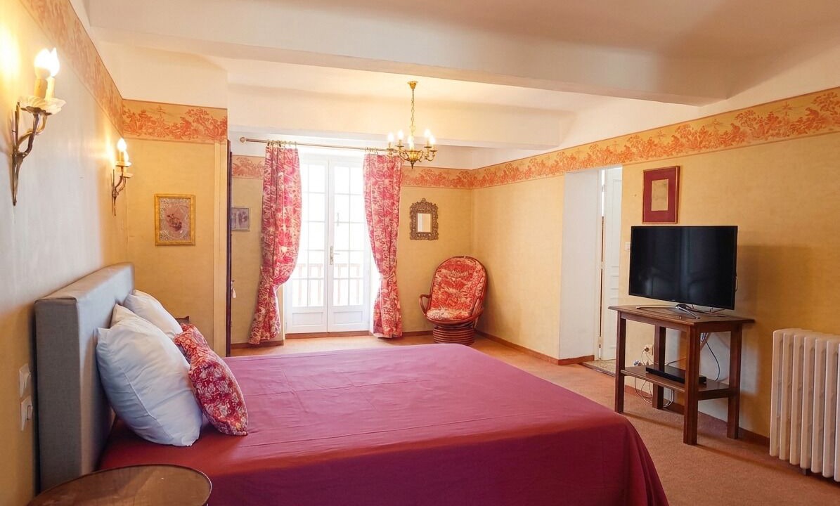 Photo of Bedroom in Malijai
