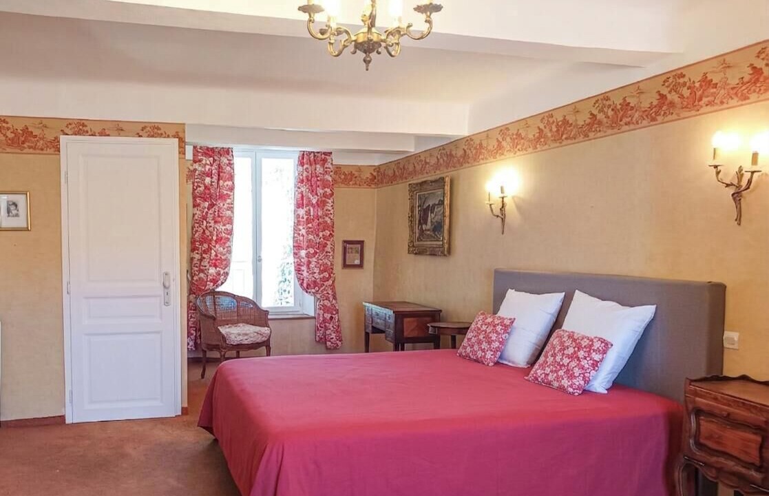 Photo of Bedroom in Malijai