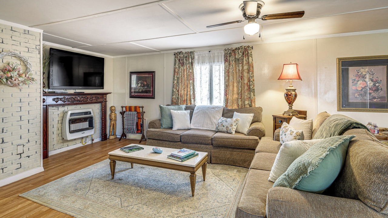 Photo of Livingroom in Higden