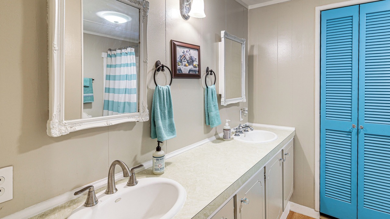 Photo of Bathroom in Higden