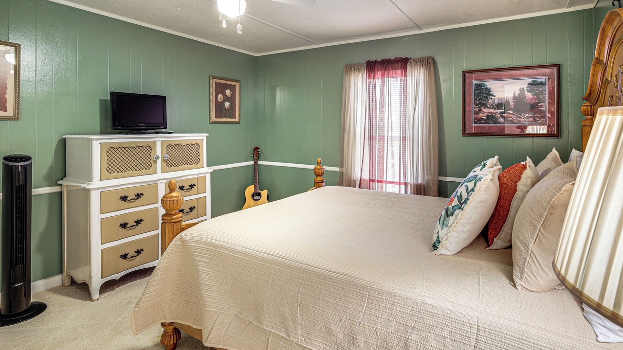 Photo of Bedroom in Higden