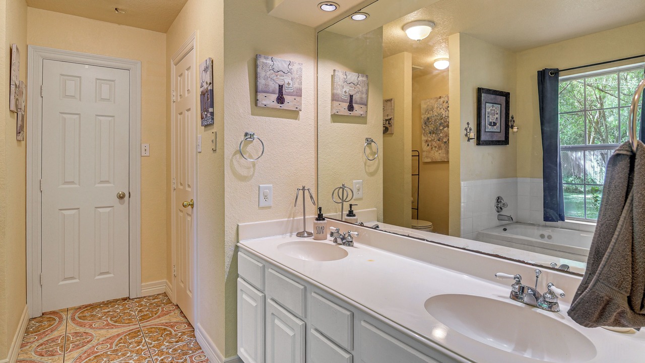Photo of Bathroom in Alvin